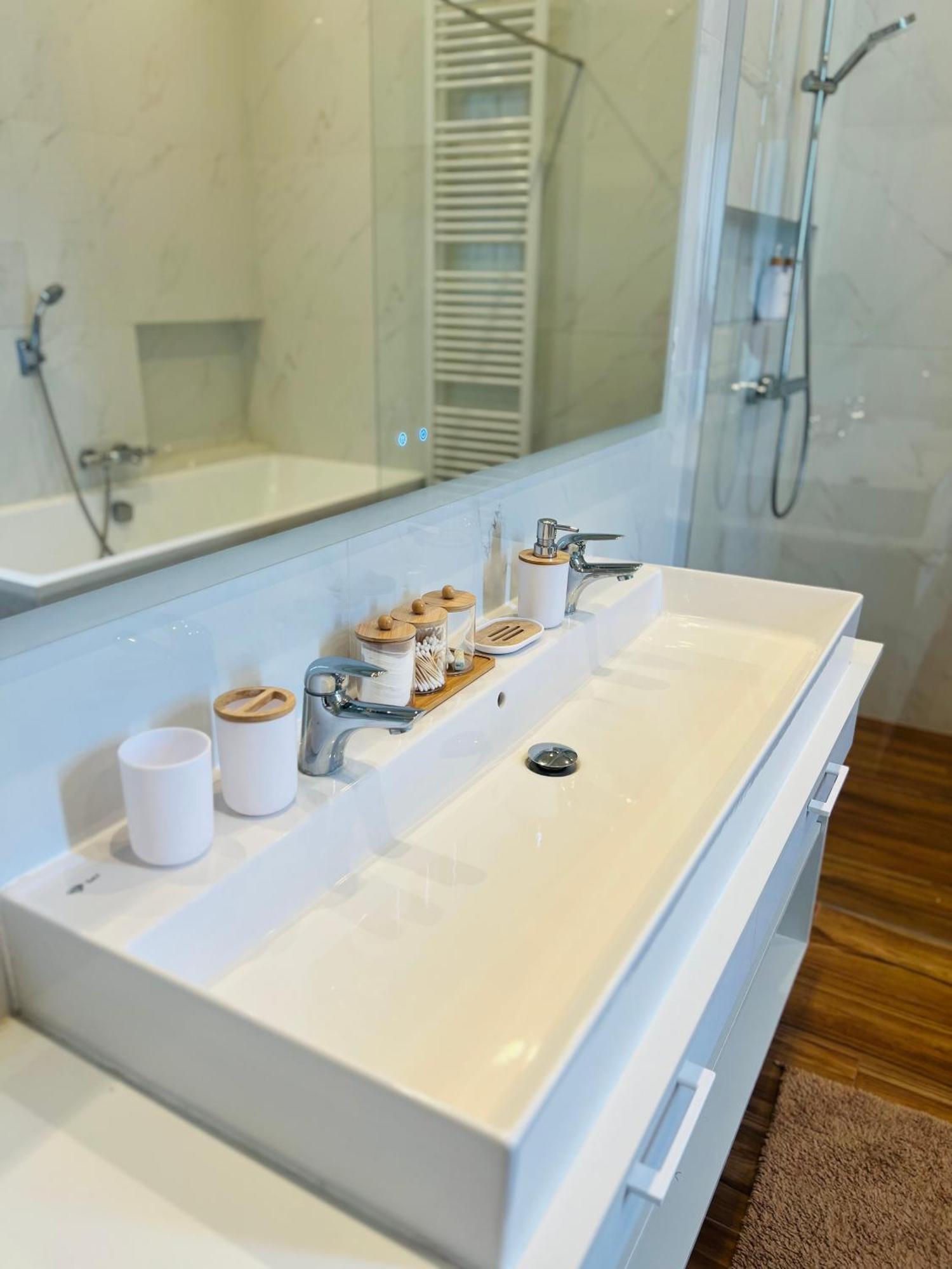 פראג Wenceslas Square Apartment 150 M2 מראה חיצוני תמונה